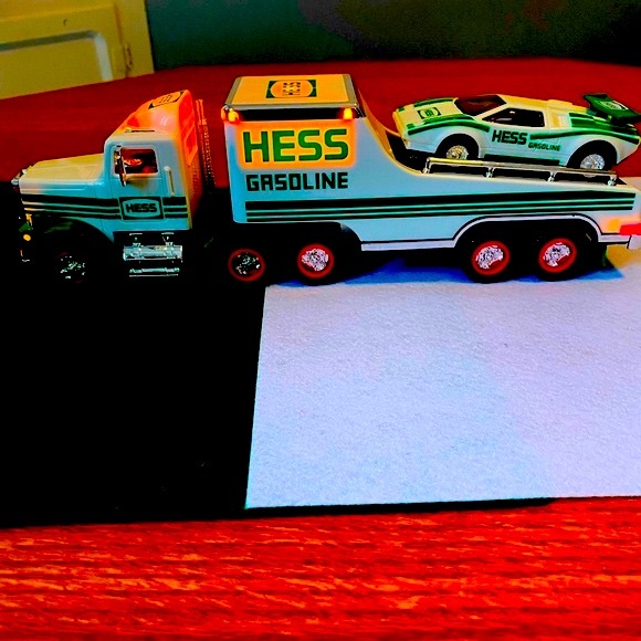1991 “Hess” Gasoline Toy Hauler with Lamborghini Race Car - Picture 11 of 11